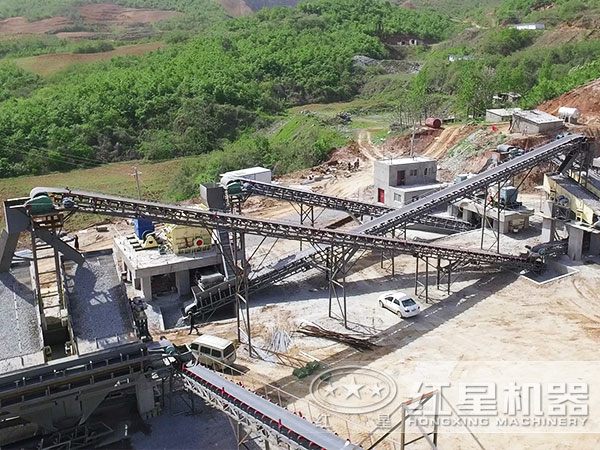 每小時(shí)產(chǎn)40t顎式粉石頭機(jī)工作現(xiàn)場(chǎng)航拍圖 每小時(shí)產(chǎn)40t顎式粉石頭機(jī)工作現(xiàn)場(chǎng)航拍圖