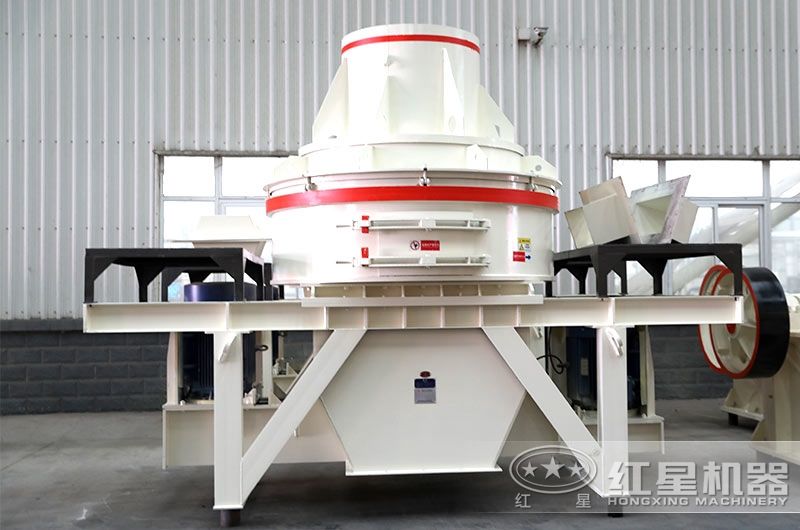 直通沖擊式制砂機，物料呈立方體狀，占地面積小
