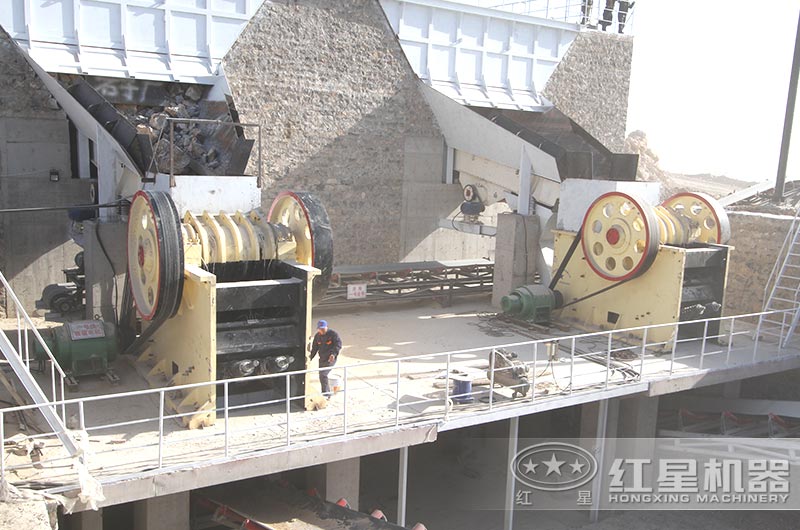 大型粉碎機(jī)生產(chǎn)現(xiàn)場圖 大型粉碎機(jī)生產(chǎn)現(xiàn)場圖