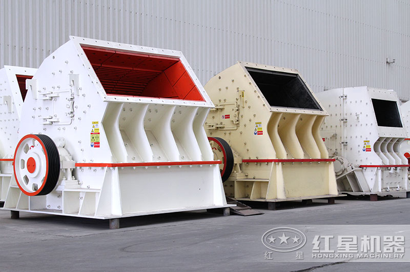 大型重錘式粉碎機(jī) 大型重錘式粉碎機(jī)