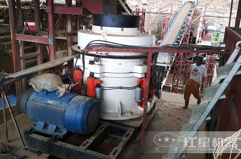 圓錐破碎機工作現(xiàn)場實拍圖 圓錐破碎機工作現(xiàn)場實拍圖