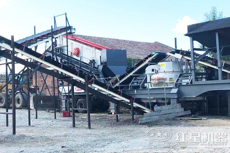 移動(dòng)式制砂機(jī)工作現(xiàn)場(chǎng)實(shí)拍圖 移動(dòng)式制砂機(jī)工作現(xiàn)場(chǎng)實(shí)拍圖