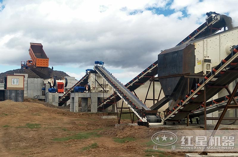 顎式破碎機工作現(xiàn)場圖片 顎式破碎機工作現(xiàn)場圖片