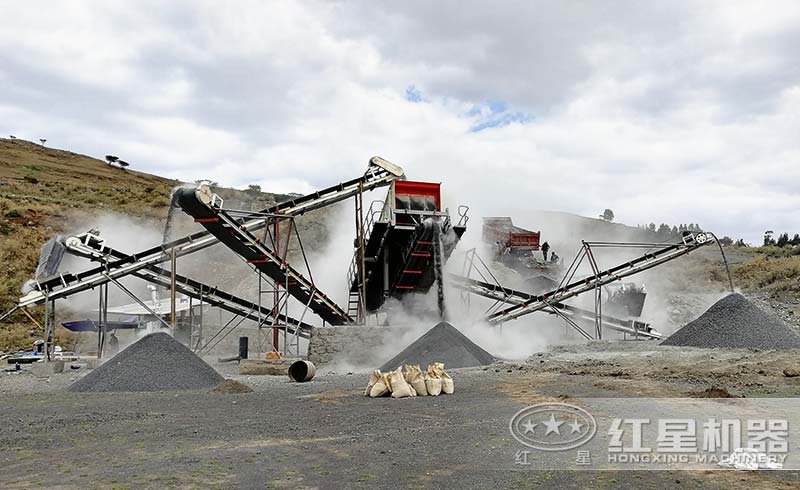 移動(dòng)顎破單機(jī)作業(yè)現(xiàn)場 移動(dòng)顎破單機(jī)作業(yè)現(xiàn)場